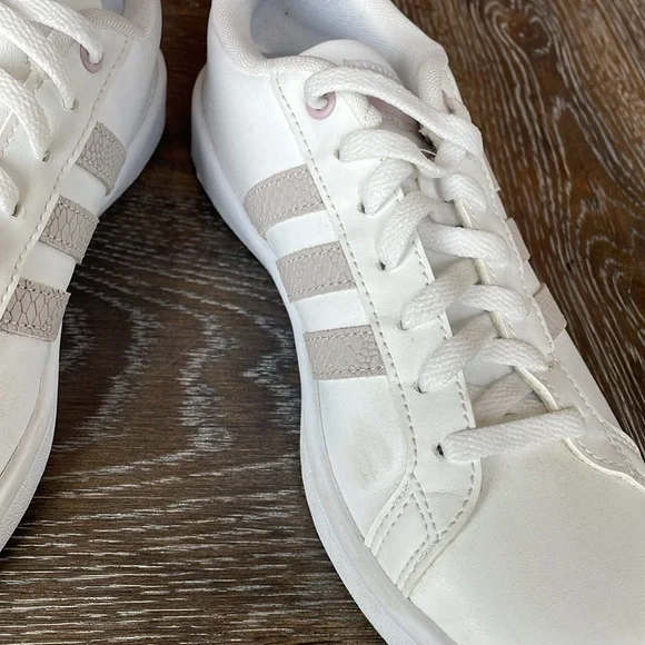 Used - Picture 2 of 9